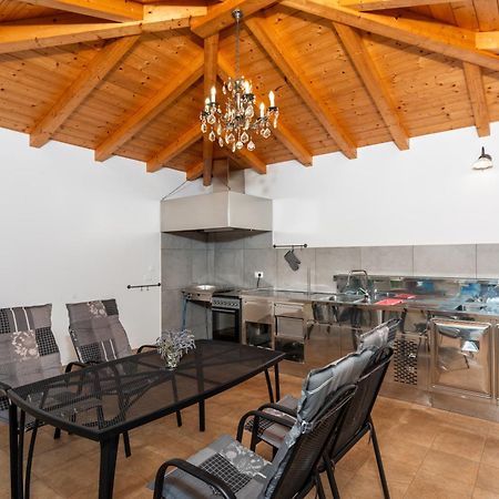 Villa Buroli With Pool, Sauna And Jacuzzi Εξωτερικό φωτογραφία