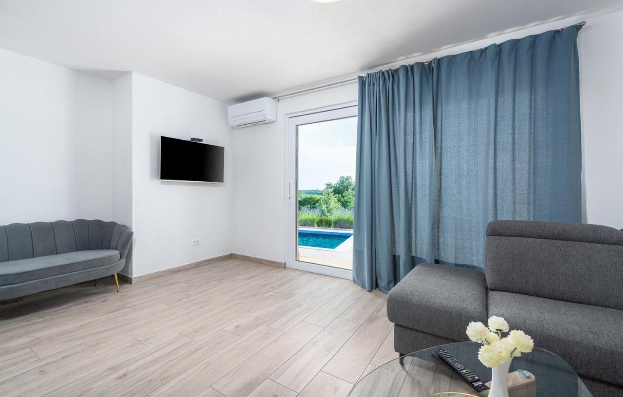 Villa Buroli With Pool, Sauna And Jacuzzi Εξωτερικό φωτογραφία