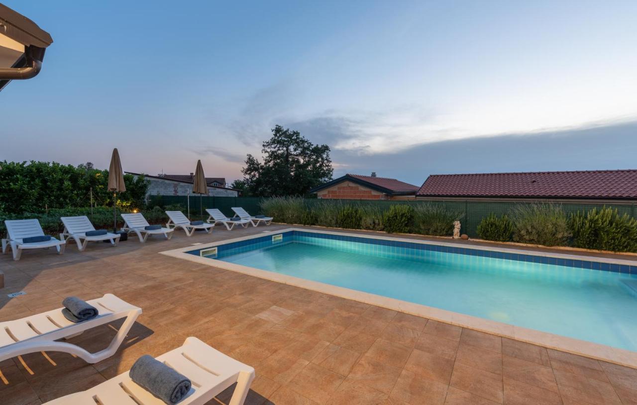 Villa Buroli With Pool, Sauna And Jacuzzi Εξωτερικό φωτογραφία