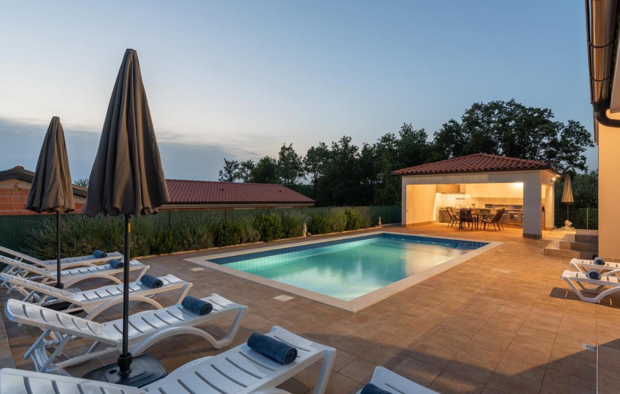 Villa Buroli With Pool, Sauna And Jacuzzi Εξωτερικό φωτογραφία