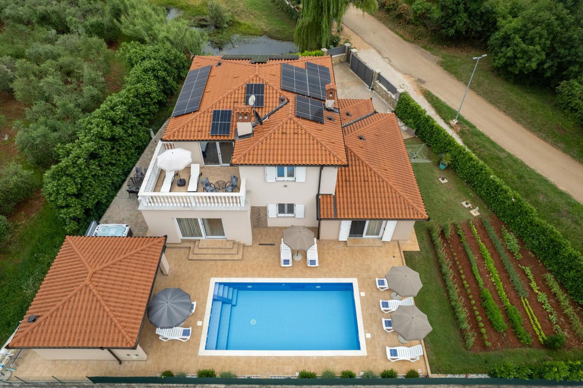 Villa Buroli With Pool, Sauna And Jacuzzi Εξωτερικό φωτογραφία